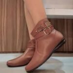 Bota Feminina Metal e Fivela Cano Curto Beira Rio 9084.106 - Imagem 2